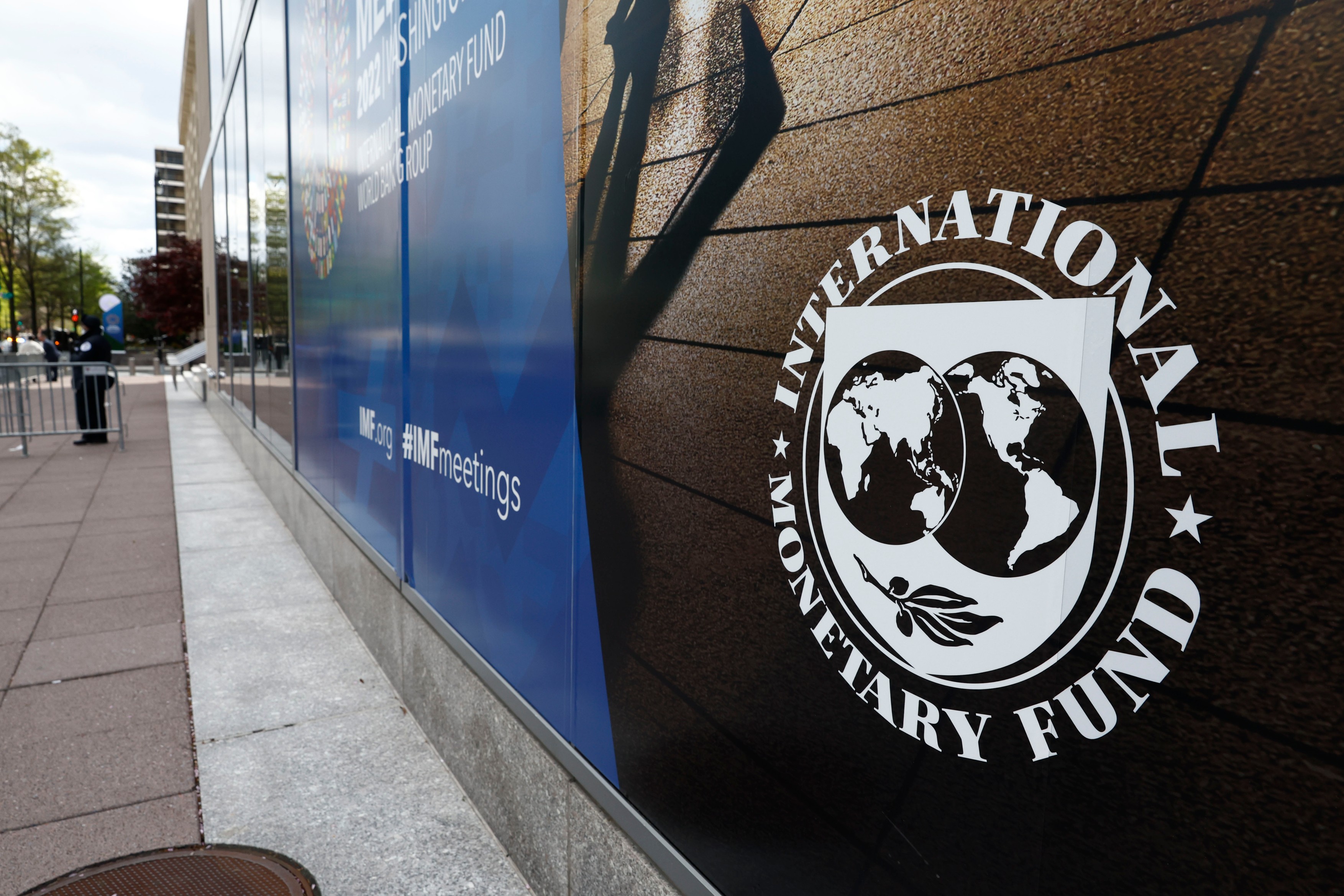 Raportul FMI ridică unele semne de întrebare: O parte din propunerile pentru ca România să reducă deficitul bugetar sunt învechite sau deja aplicate