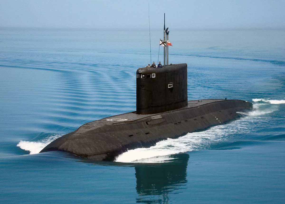 Submarin rusesc surprins la suprafață în Canalul Mânecii. NATO ironizează situația, Moscova se apără