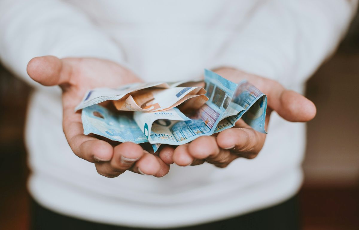 Partidul Cât ar putea câștiga în plus angajații din Spania la salariu dacă s-ar ...