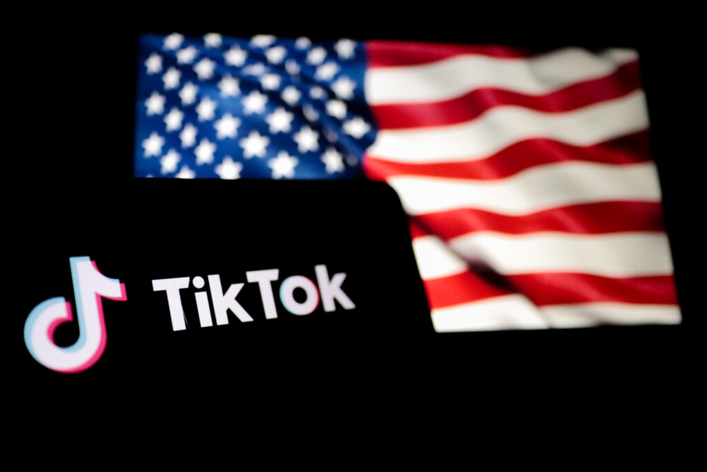Optimism pentru o înțelegere privind viitorul TikTok în SUA; Platforma preferată a 170 milioane de americani ar putea evita interdicția prin vânzarea către investitori interesați. Termen-limită pentru ByteDance: 5 aprilie.