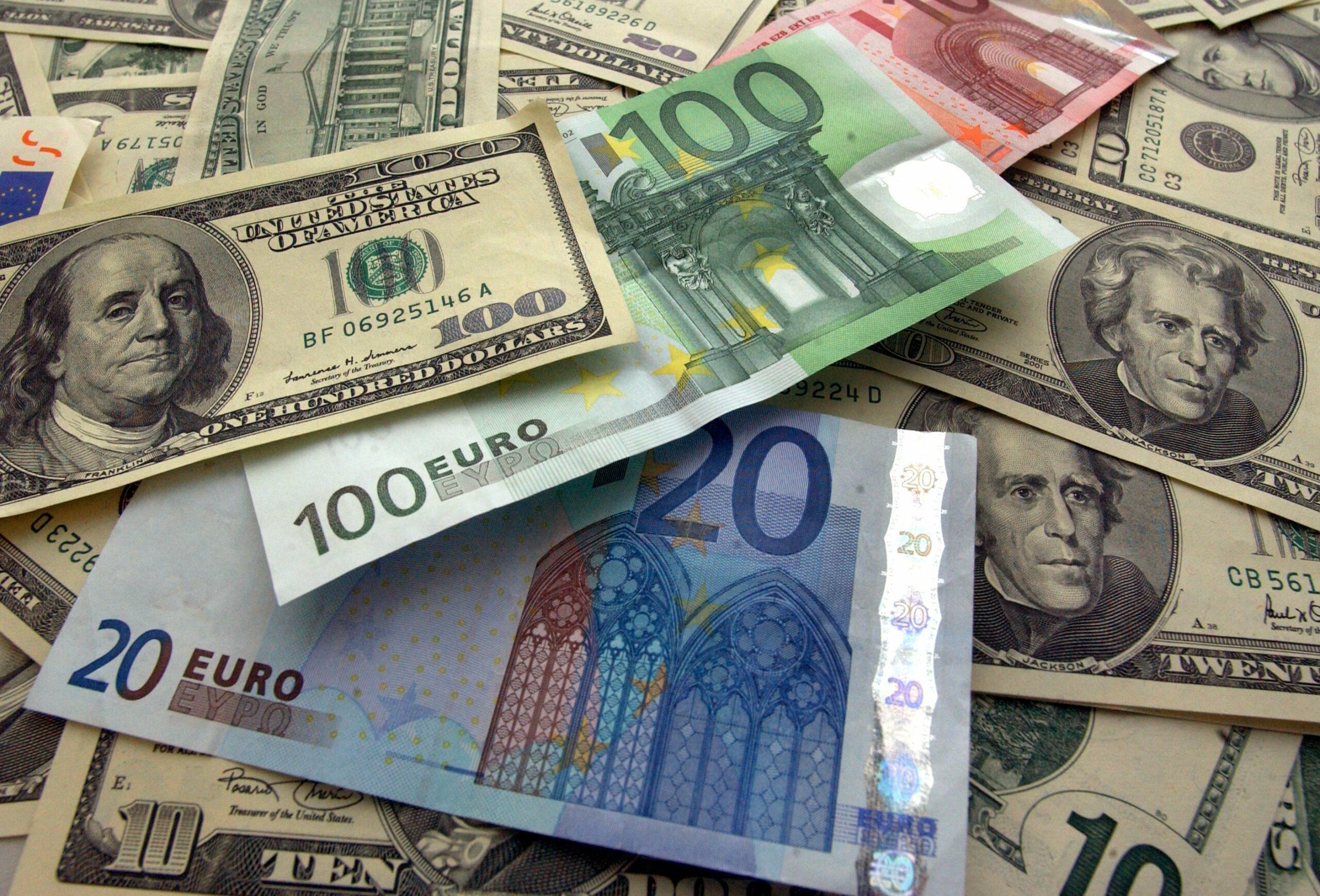 Euro înregistrează cea mai bună săptămână a sa față de dolar de la criza financiară. Moneda e ajutată de reformele din Germania și de politica comercială agresivă a lui Trump