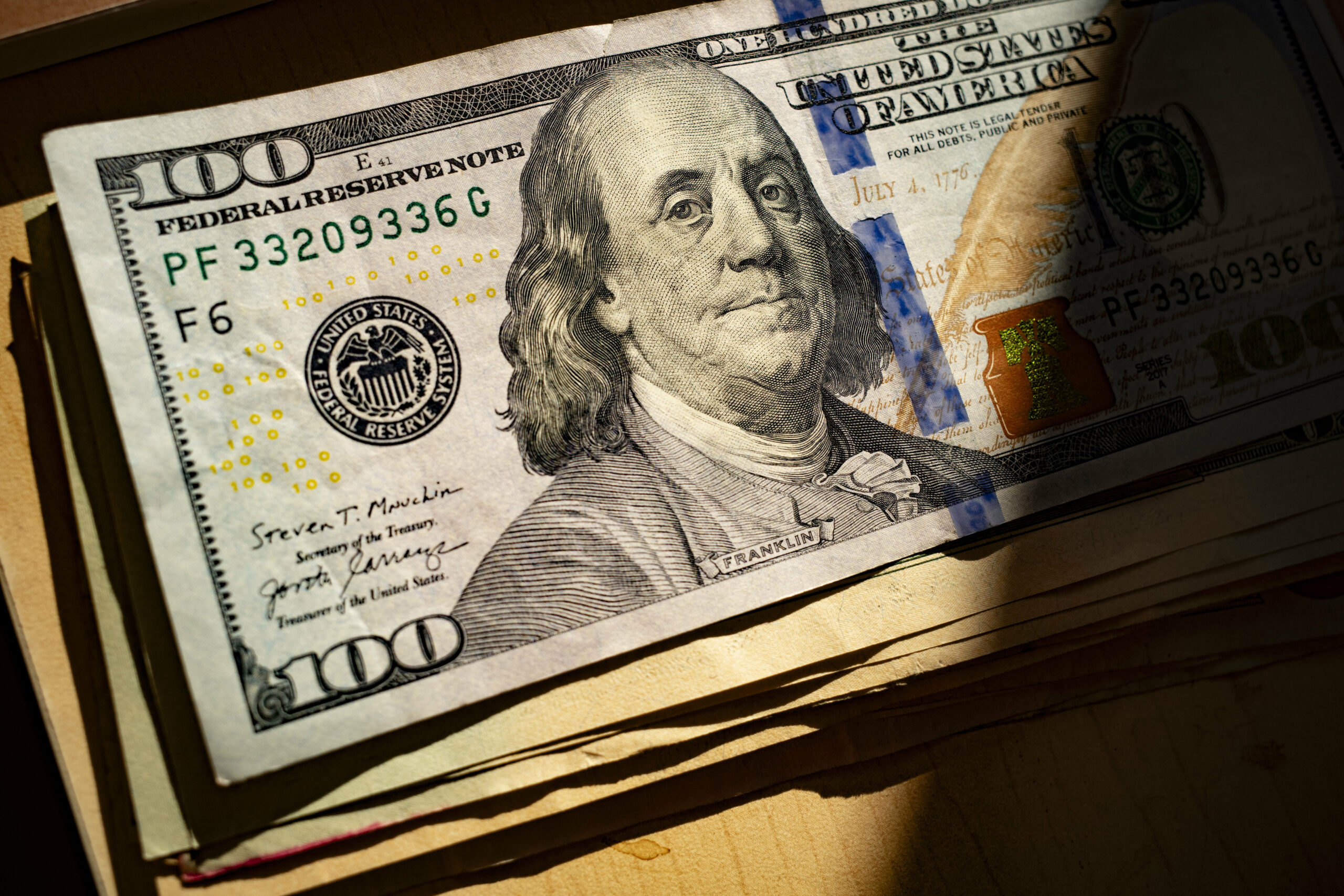 Rezerva Federală crede că tarifele cresc inflaţia în acest an şi menţine neschimbată dobânda cheie