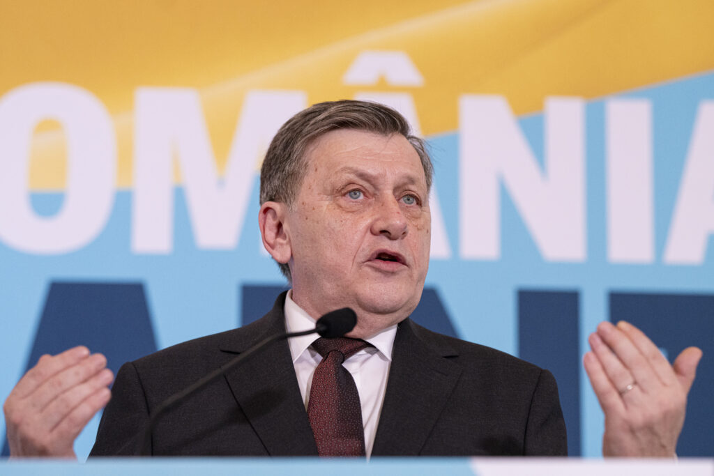 Antonescu replică către Nicușor Dan: Nu există niciun contract semnat de mine pentru vreo vânzare