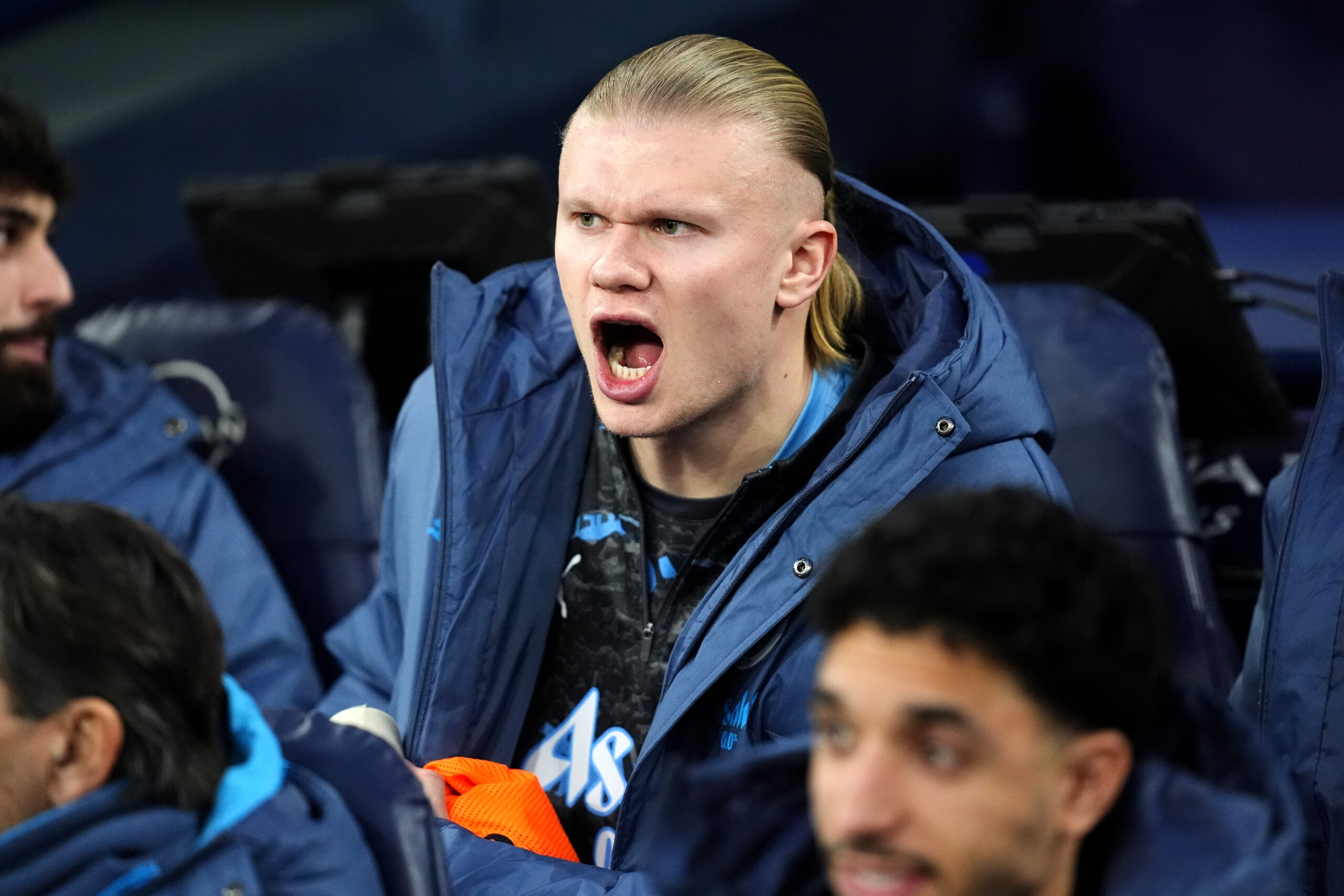 Fotbalistul Erling Haaland, acuzat că ar fi lovit mascota clubului Manchester City Fotbalistul Erling Haaland, acuzat că ar fi lovit mascota clubului Manchester City