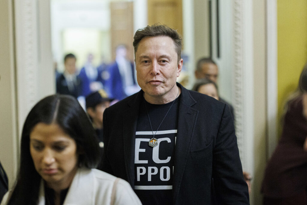 Planurile lui Elon Musk de a ajunge pe Marte anul viitor s-au năruit