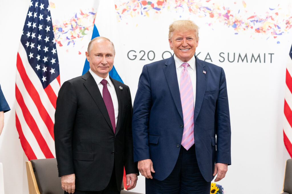 Donald Trump acuzat de Fiona Hill că vrea să conducă SUA după modelul autoritar al lui Putin, focusându-se pe o președinție fără echilibre și reorientând politica externă către Rusia și împotriva securității europene, Ucraina fiind un punct sensibil