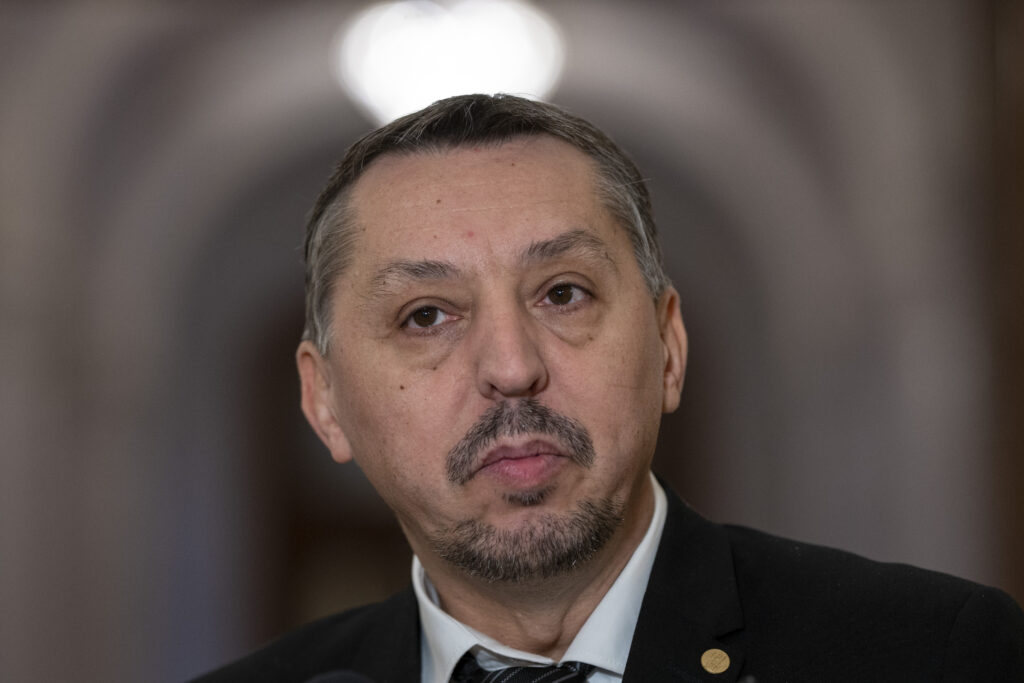  Proiect de Eliminare a Toaletelor Exterioare, Consultare Publică pentru Finanțare Locală în 175 de Școli și Grădinițe