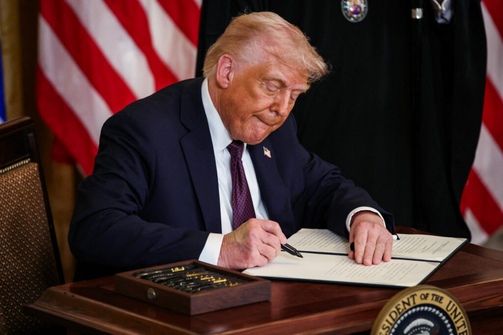 Decret pentru Protejarea Moștenirii Istorice Americane la Smithsonian. JD Vance cu Misiunea de a Apăra Valorile Naționale în Expoziții și Monumente Federale.