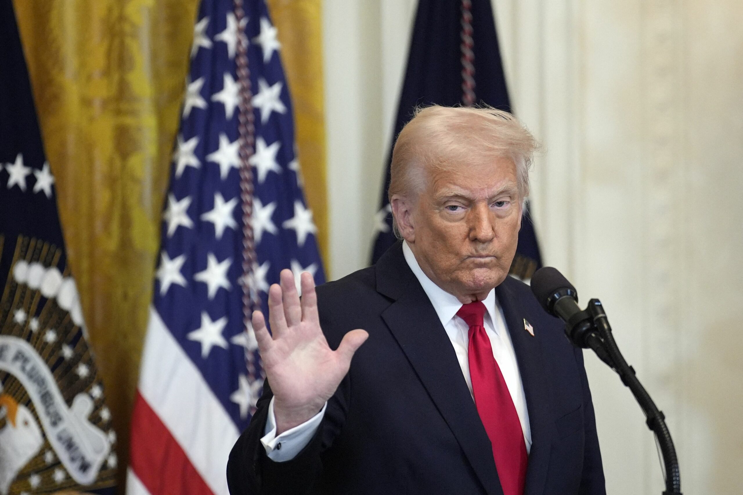 Efectele anunțului lui Trump privind tarifele: Piețele asiatice s-au prăbușit