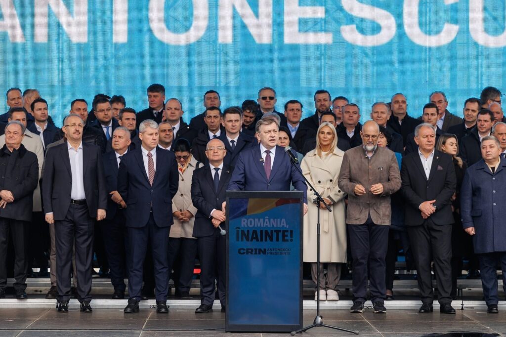  Inspirând liderii să evolueze pentru o Românie mai bună! Discurs magnetic în fața a peste 20.000 de susținători. Mesajul său: un apel la schimbare și umanitate, transmis prin Facebook și adresat națiunii.