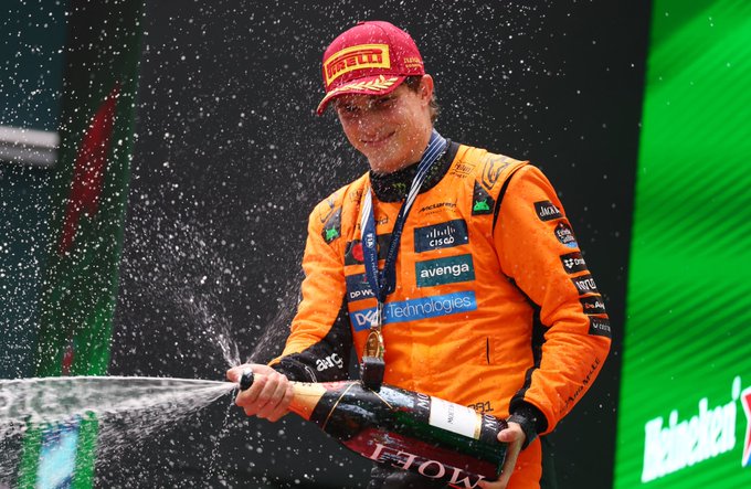 Oscar Piastri Preia Conducerea Clasamentului După Victoria Din Arabia Saudită, Profitând de Penalizarea lui Verstappen. Norris Uimește, Ajungând pe Locul 4 După Un Start de Pe Poziția 10. Poate Cineva Opri Australianul?