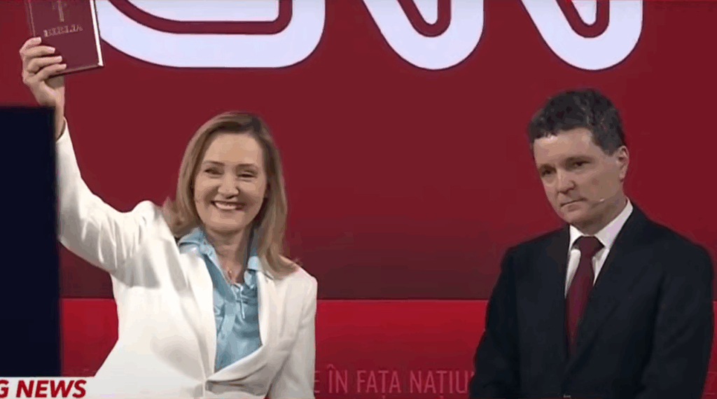Elena Lasconi îi Cere lui Nicușor Dan să Jure pe Biblie; Nicușor Dan Refuză și Răspunde Urgent.