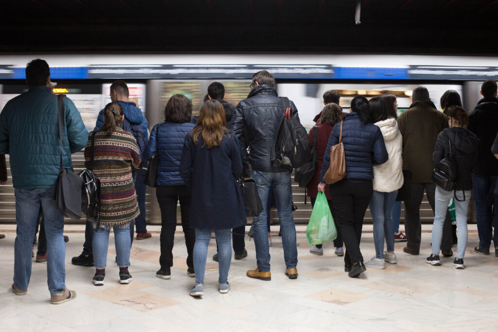 O femeie s-a aruncat în fața metroului într-o stație din Sectorul 2