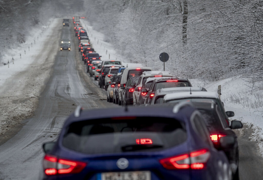 Vânturi Puternice și Ninsoare la Munte în România, Vine Bruma și Înghețul la Sol