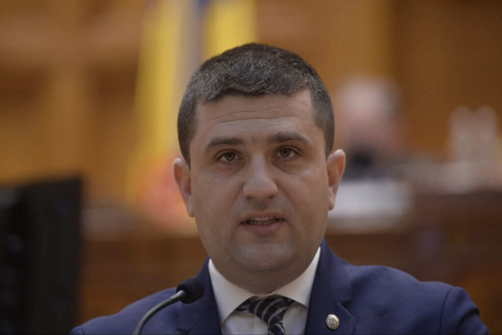 Deputat USR: În fața unui atac hibrid asupra democrației, autoritățile statului asistă nepăsătoare