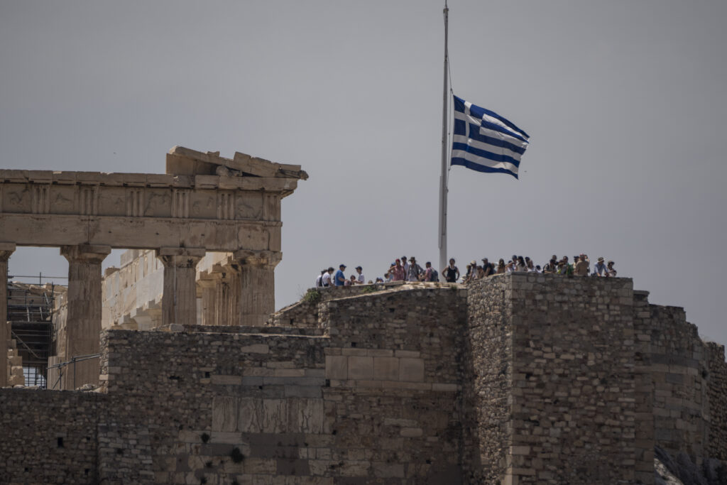  Furtuni cu Grindină și Vânt Puternic Ameninţă Grecia - Zonele Vizate și Asistența pentru Turiștii Români**