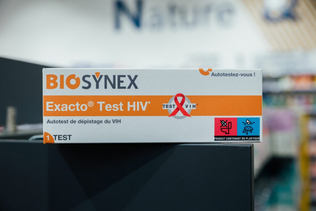 Studiu. Tăierile de fonduri pentru combaterea HIV vor duce la milioane de decese și infectări până în 2030