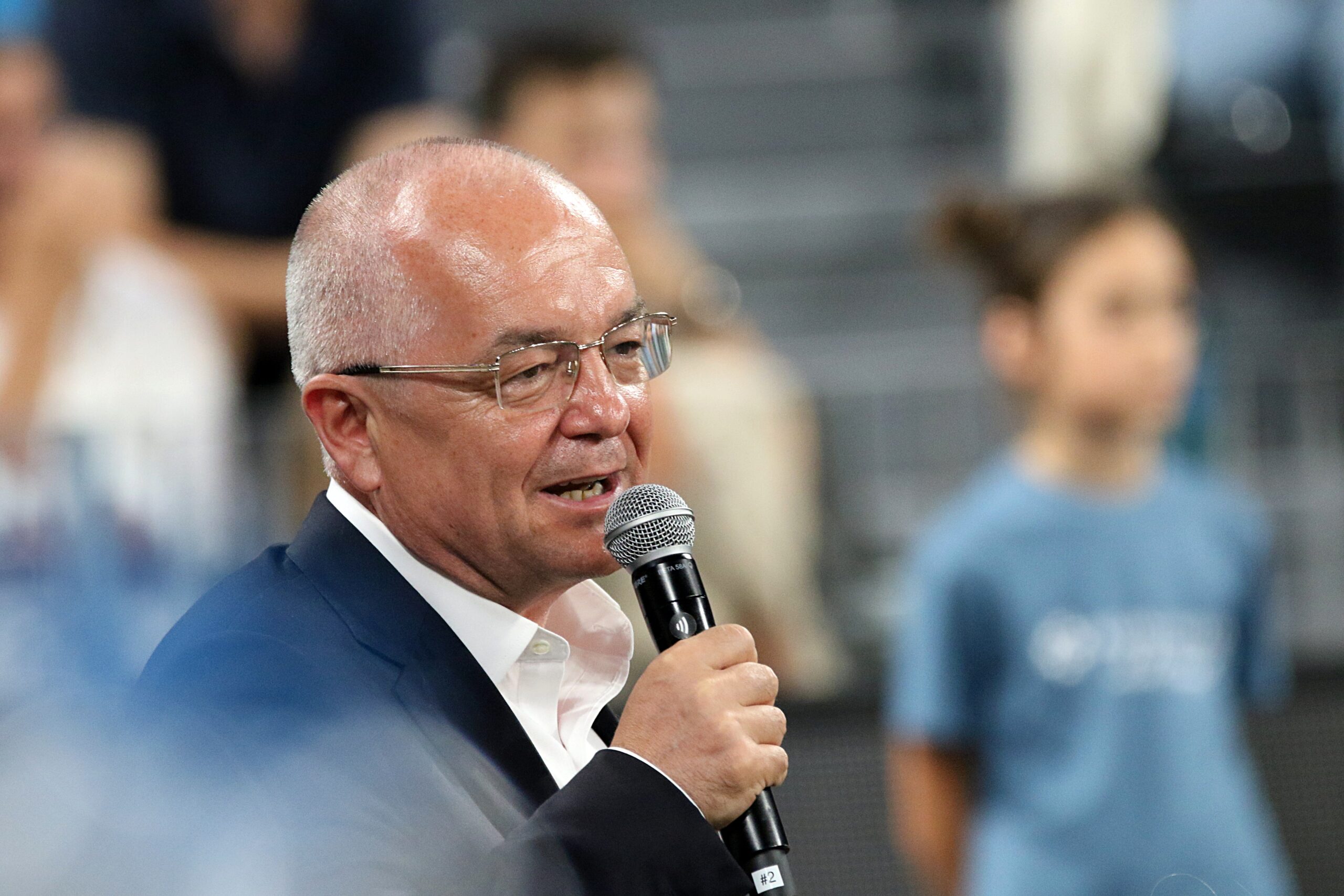 E un banc cu Pisti și Marika. Dacă se schimbă ceva, te anunț eu