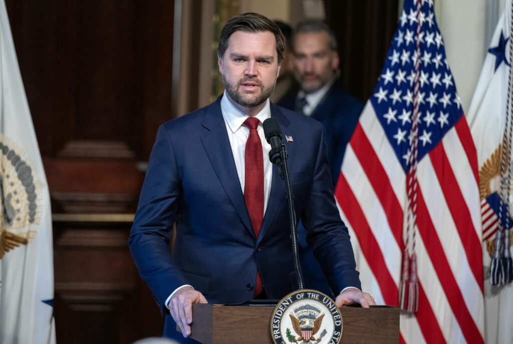 JD Vance în India pentru discuții comerciale cu Narendra Modi, în timp ce diplomatul iranian Araqchi începe consultări nucleare în China. Explorând ageneda SUA-India și impulsul Iran-China în context nuclear.