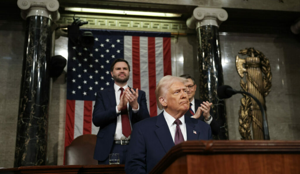 JD Vance spune că luptele cu Iranul nu sunt „război”. Senatorul Bernie Sanders: „Explicați-le asta familiilor militarilor americani uciși”