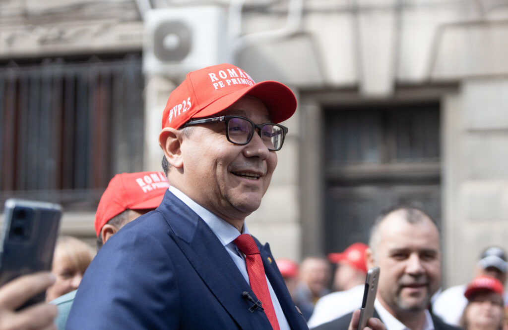 Victor Ponta ar fi ajuns un jucător foarte bun de golf. Rareș Bogdan: "Ne-ar bate și pe mine, și pe Iohannis"