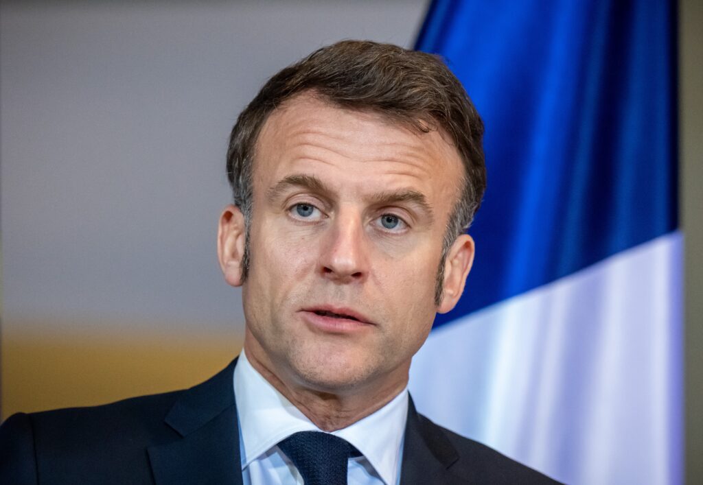 Macron Solicită Încetarea Focului și Acces Umanitar Urgent