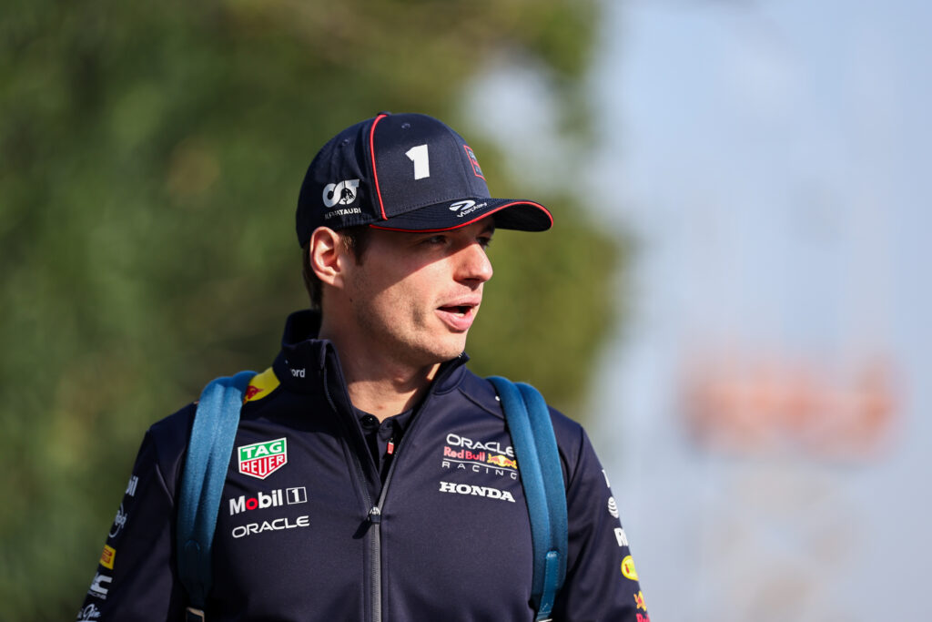 Pole Position impresionant, 0,012 secunde avans față de Norris și Piastri Pe Urmele Lui! Descoperă Cum Incidentul Din Q2 Cu Incendiul Nu A Oprit Determinarea Echipei Red Bull