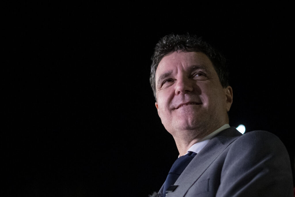 Strategie nouă pentru a îmbrățișa valorile democratice și decența politică.