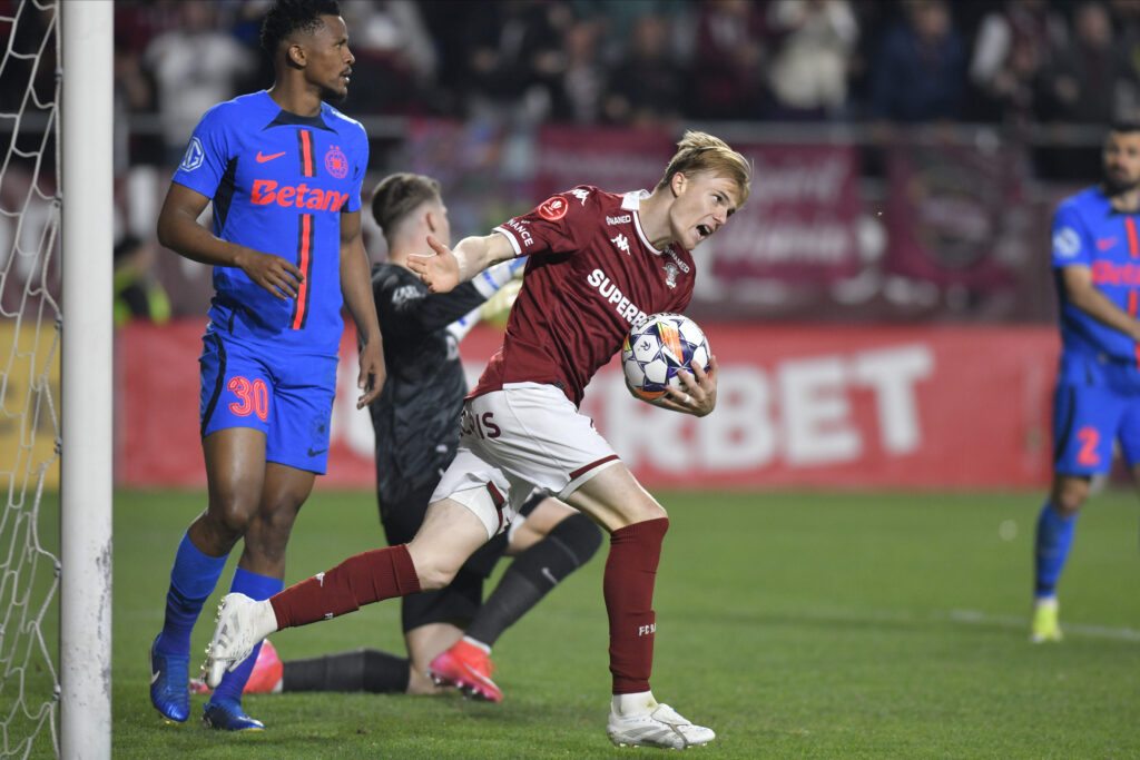 Jandarmii Reacționează la Tulburări și Folosirea Materialelor Pirotehnice în urma Partidei Tensionate de Fotbal