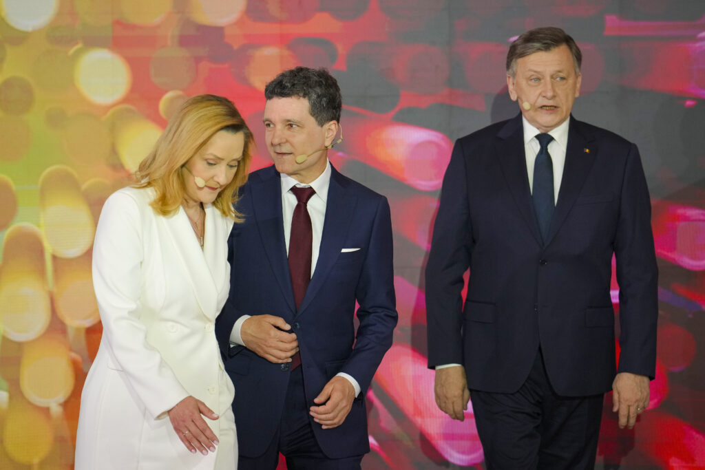 Ce decizie ar lua candidații la prezidențiale în cazul unei amenințări cu invazia asupra României?/Antonescu: Vorbă lungă nu e bună la război
