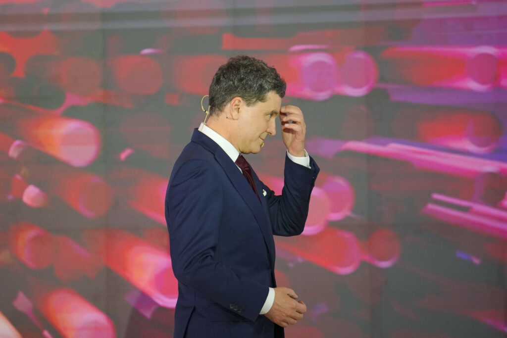 Analiză AI a dezbaterii prezidențiale: Nicușor Dan a fost asaltat în mod neechitabil de jurnaliști în comparație cu Antonescu și Lasconi