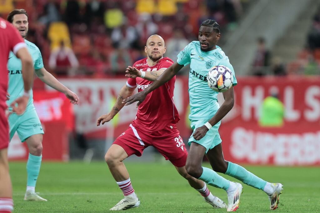 Superliga de fotbal: Dinamo o încurcă pe CFR în cursa de urmărire a FCSB