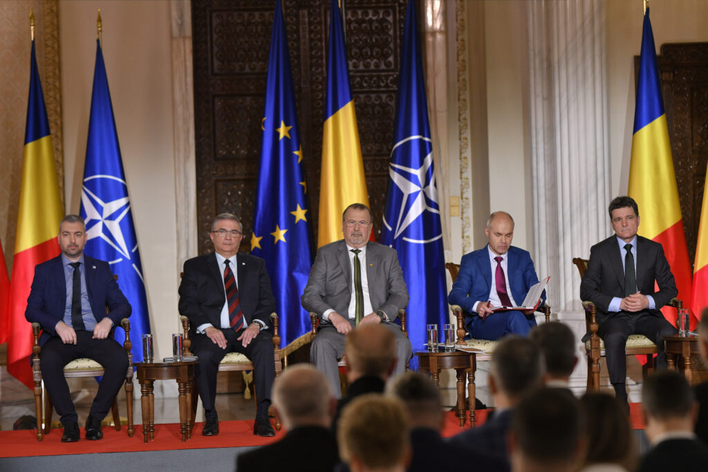 Dezbatere privind securitatea națională și opoziția față de armele nucleare în CSAT