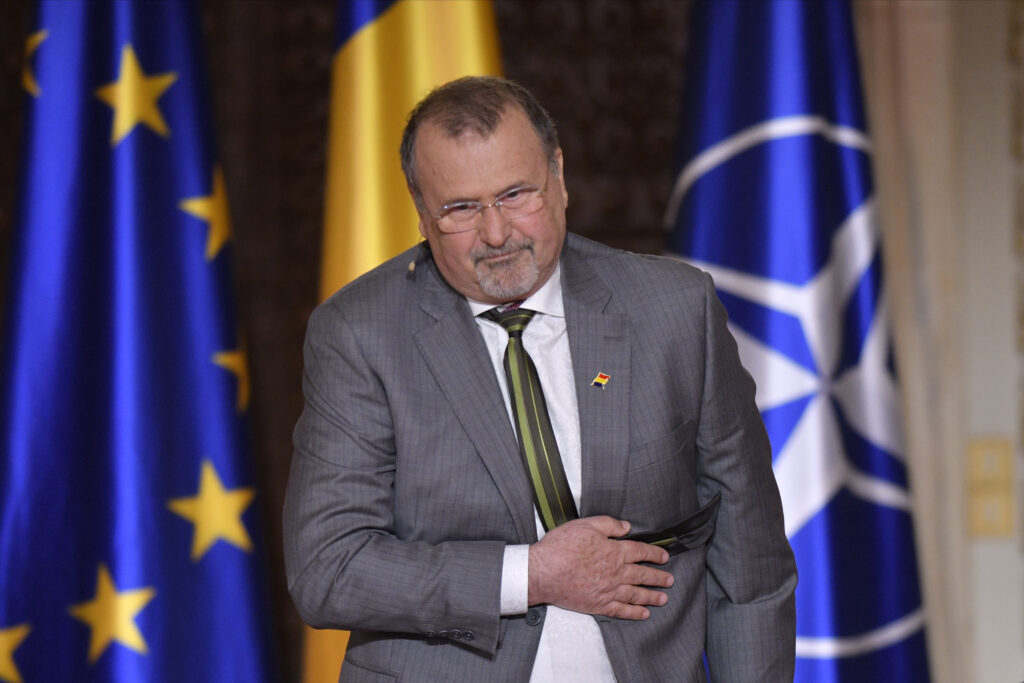Unde Sunt Planurile pentru Schimbarea României? Jurnaliștii și Alegătorii Dorm pe Ei?