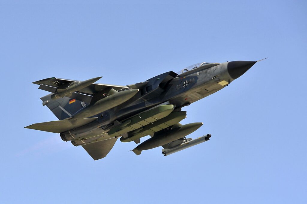 Sprijin Britanic pentru Germania și Tensiuni Politice Globale - Atacul de la Dnipro, un Tragic Memento. Discuții Cruciale la Paris privind Garanțiile de Securitate pentru Ucraina și Decizii Privind Livrarea de Armament