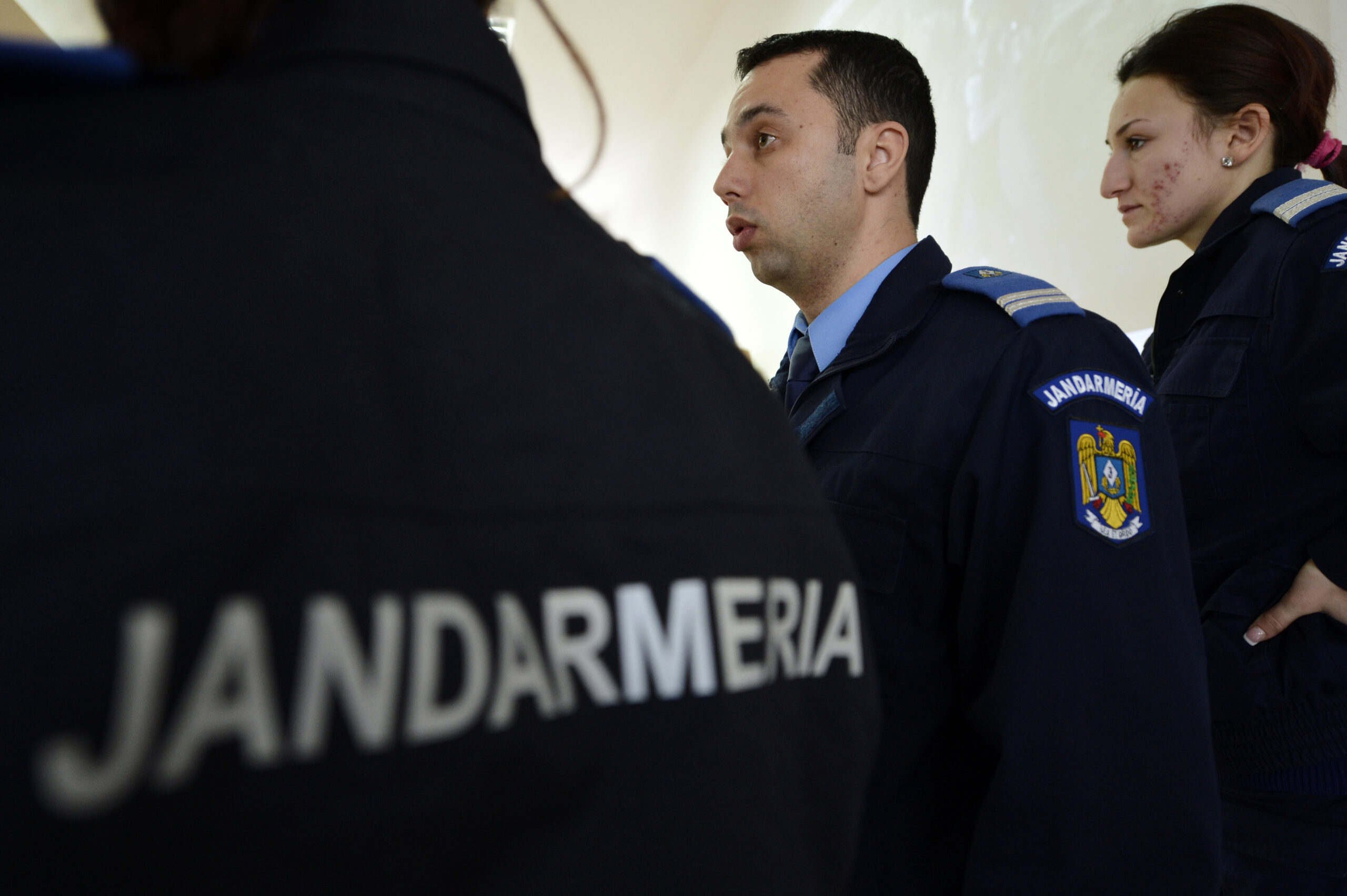 Forțele de ordine, prezente în lăcașuri de cult, zone turistice și drumuri aglomerate