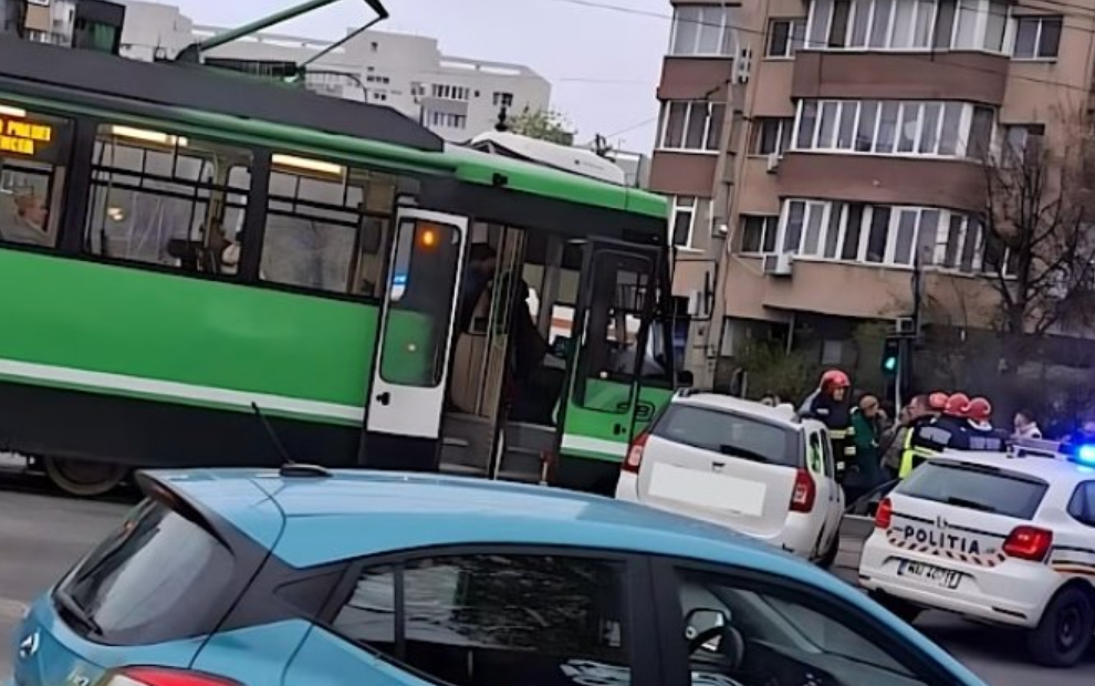  Tramvaiul 41, Oprit Temporar, Circulația Reluată la 8:35. Soluția STB: Linie Temporară 641 Garantează Transportul între Piața Presei și Ghencea. Care sunt Implicațiile pentru Pasageri?