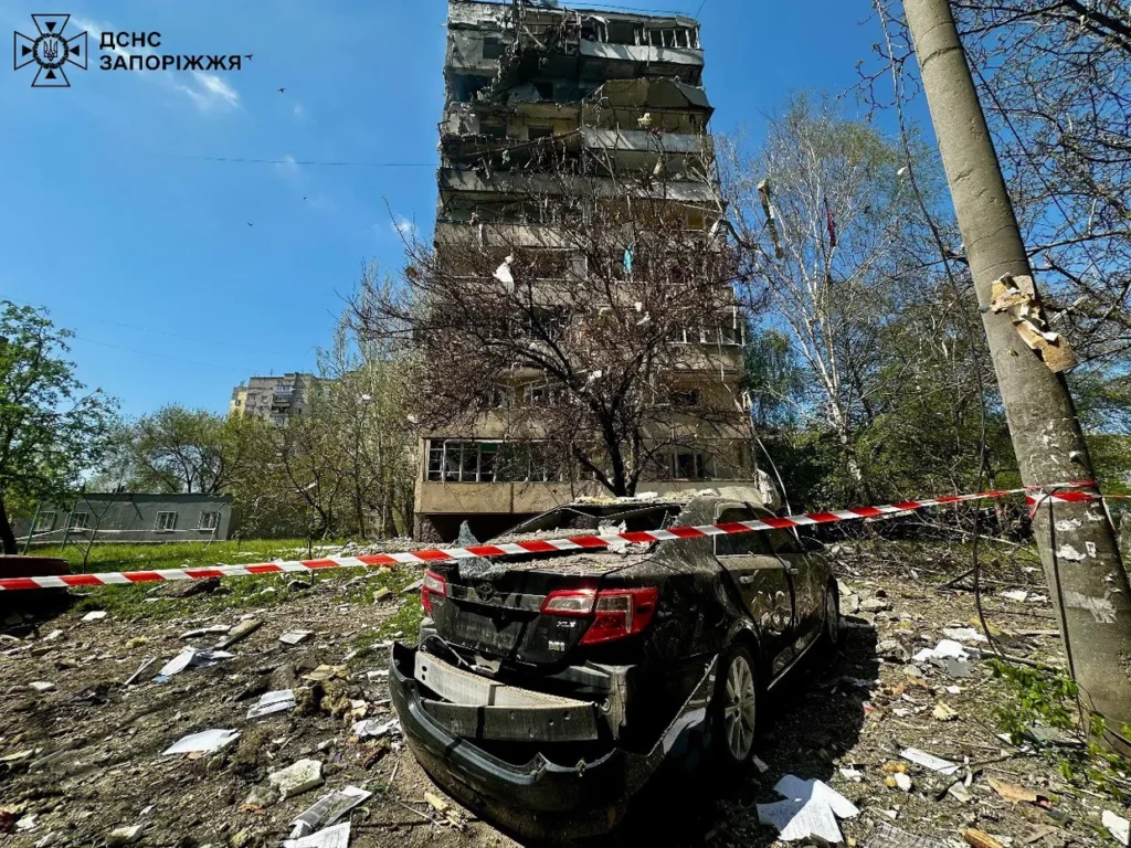 Atac aerian devastator asupra Zaporojie, soldat cu o victimă și 38 de răniți. Critica UE asupra anexării Crimeei de către Rusia și negocierile de pace tensionate continuă.