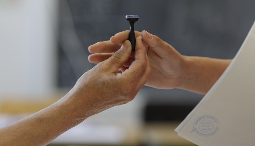 Românii își aleg președintele. Peste 10 milioane de români au votat la prezidențiale