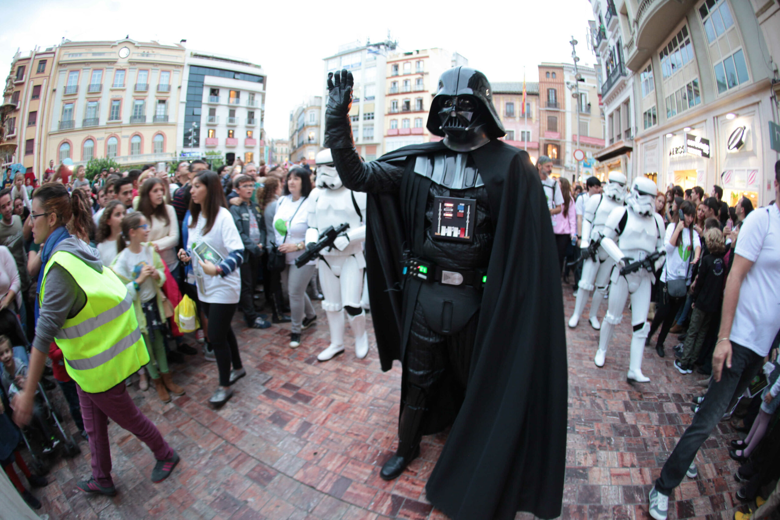 Despăgubire de zeci de mii de lire sterline pentru o femeie comparată de colegi cu Darth Vader