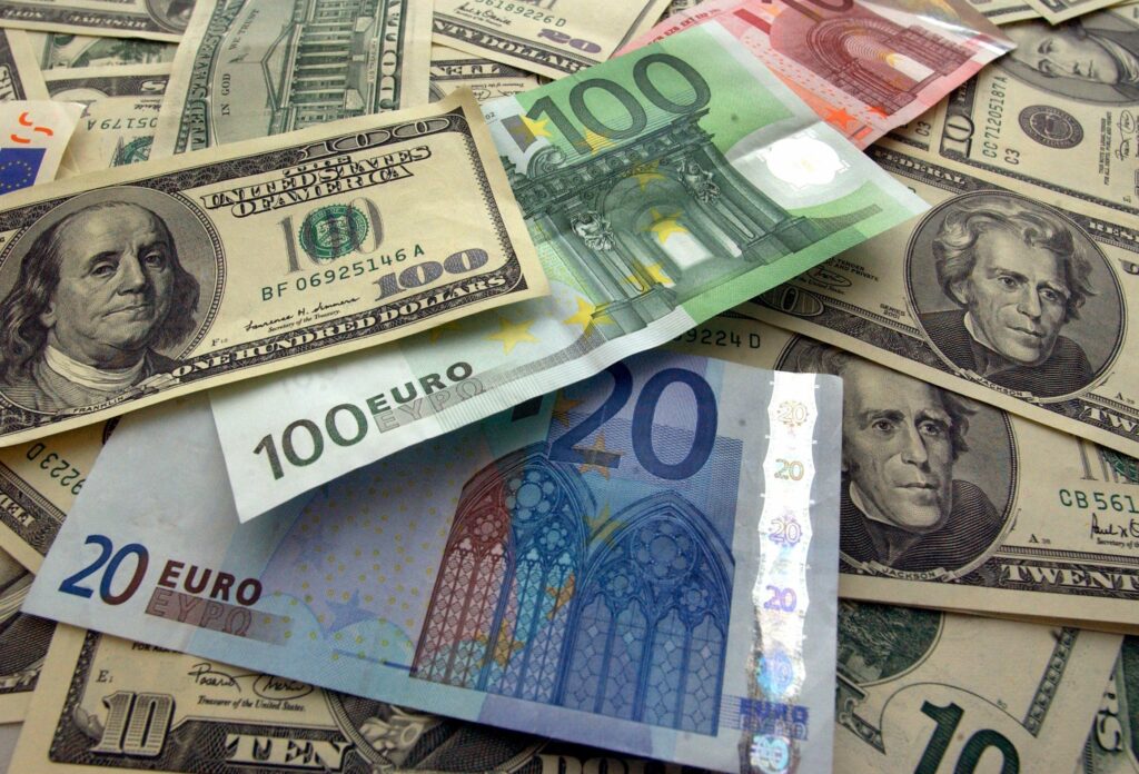 Curs valutar 14 mai. Euro a crescut din nou. Gramul de aur s-a depreciat semnificativ