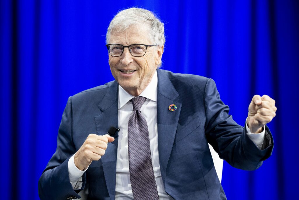 Bill Gates a anunțat că își va dona aproape toată averea în următorii 20 de ani. Miliardarul îl acuză pe Elon Musk că „ucide cei mai săraci copii din lume”
