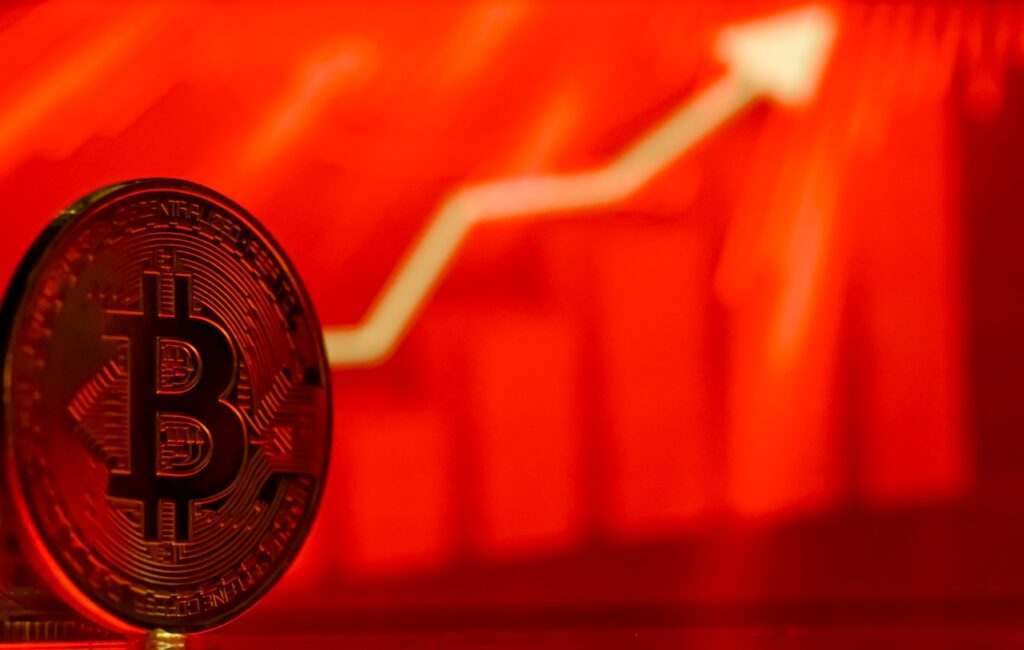 Bitcoin ajunge la un nou maxim istoric. A depășit 110.000 dolari