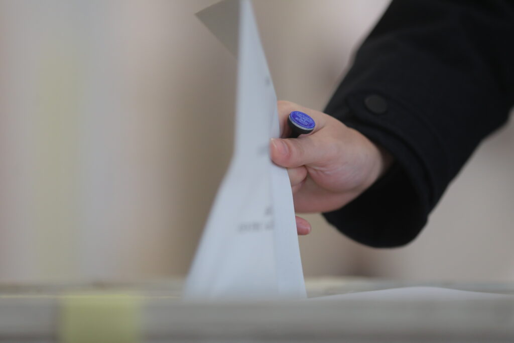 Diaspora Votează! 965 de Secții Deschise în Lume, Începând din Auckland. Află Detalii despre Programul și Condițiile de Vot.