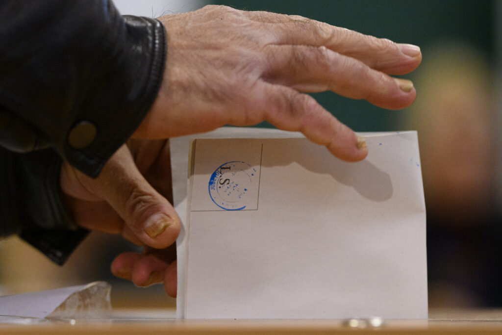 Programul și Detaliile Importante Ale Votării în România și Diaspora - 18.979 Secții Deschise, Prelungiri Posibile și Votul prin Corespondență Adresabil Românilor Din Străinătate