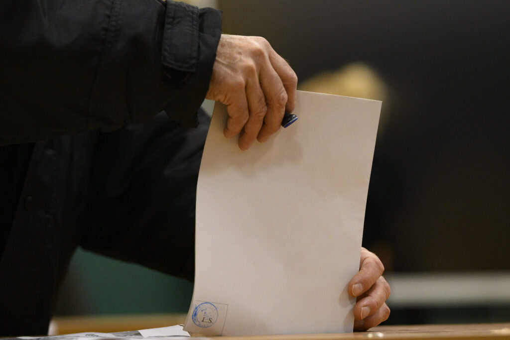 Peste 50% din românii cu drept de vot au votat până duminică, la ora 17.00