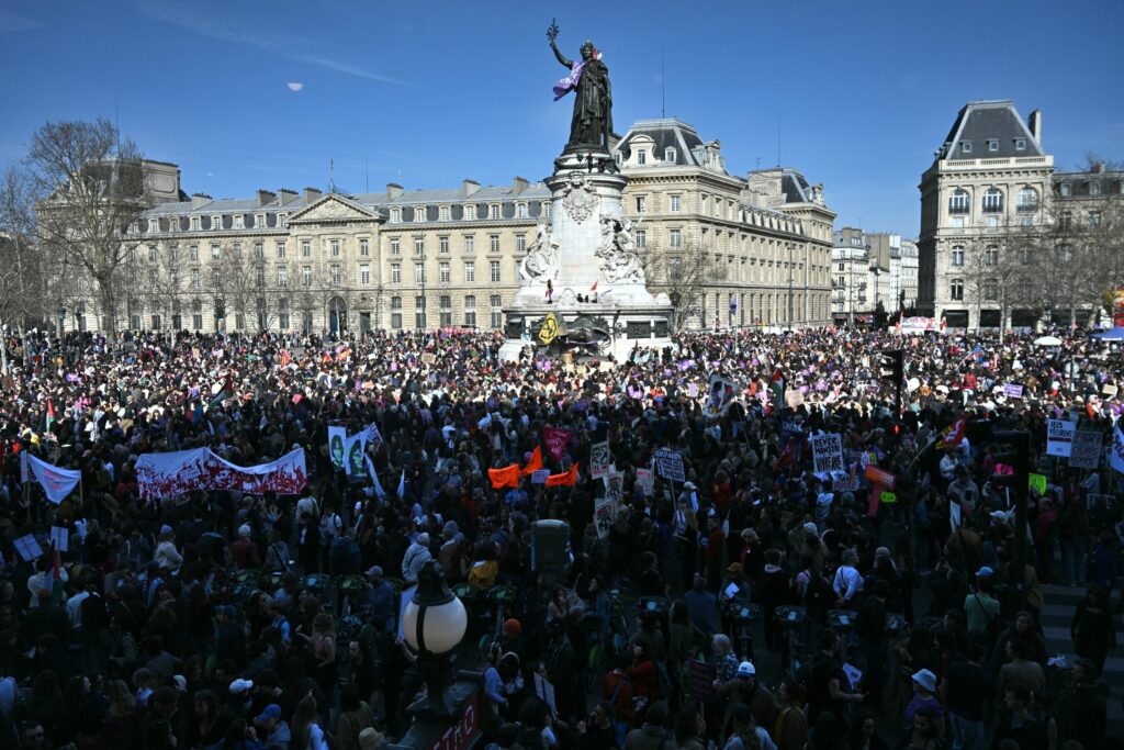Protest la Paris față de pericolele legii privind moartea asistată