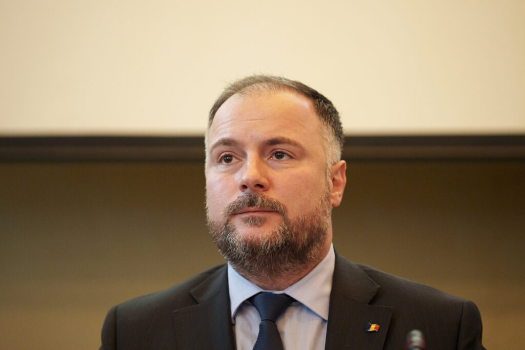 Regândirea Politicii Românești - Noi Perspective pentru o Guvernare Modernă și Echilibrată
