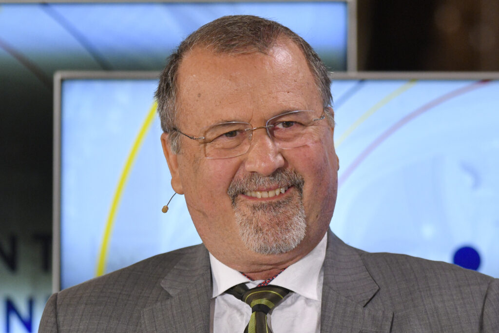 John Ion Banu Muscel promite o petrecere de trei zile la Cotroceni, pe banii lui, pentru toți românii invitatți - o ofertă inedită dezvăluită la Antena 3 CNN!