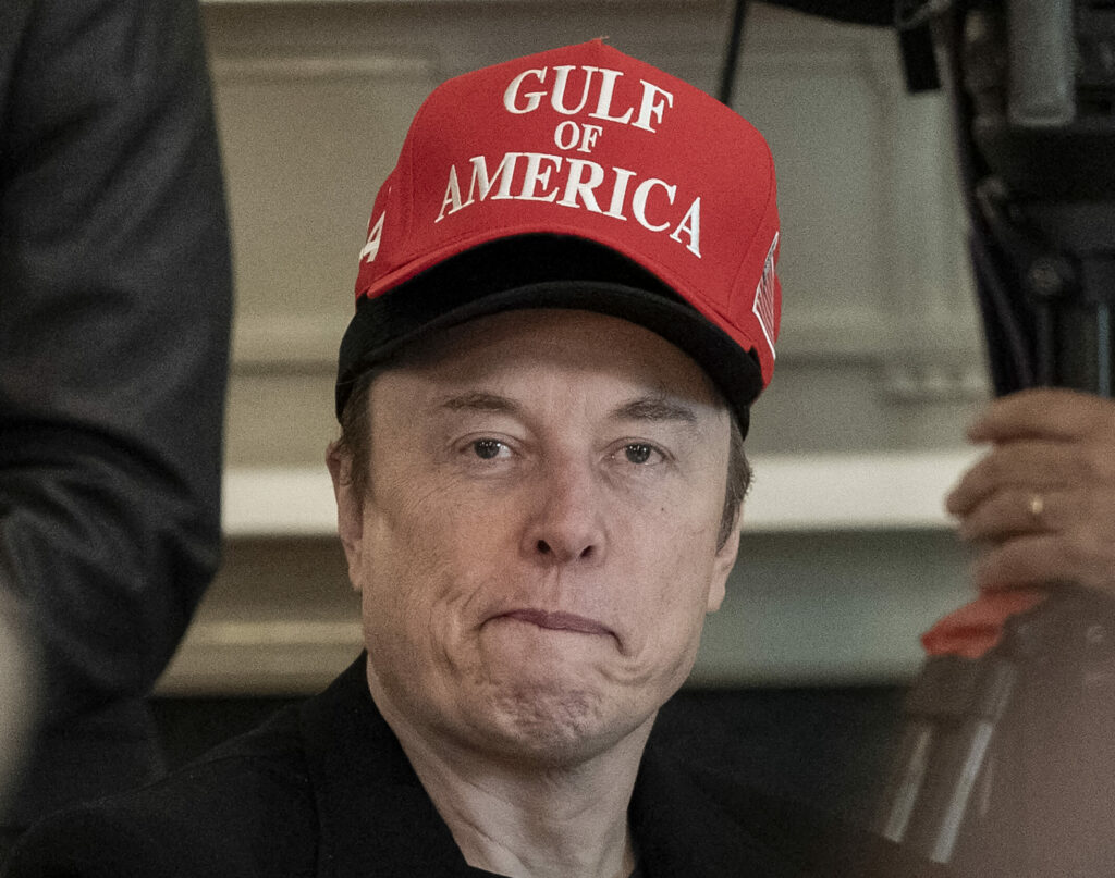 Elon Musk promite să acorde prioritate afacerilor, după noua defecțiune a platformei X